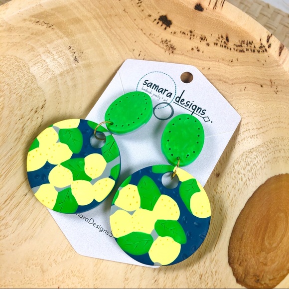 “Life Gives You Lemons” Handmade Dangle Earrings - Picture 1 of 3